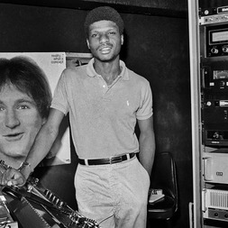 Listen to Garage music and sounds