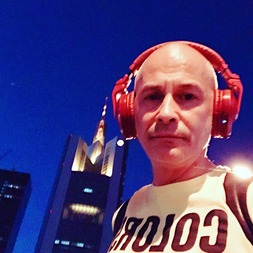 Listen to Techno music and sounds