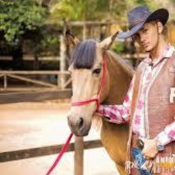 Listen to Deep House music and sounds