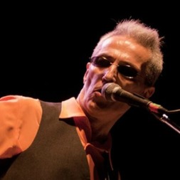 Listen to R&B music and sounds